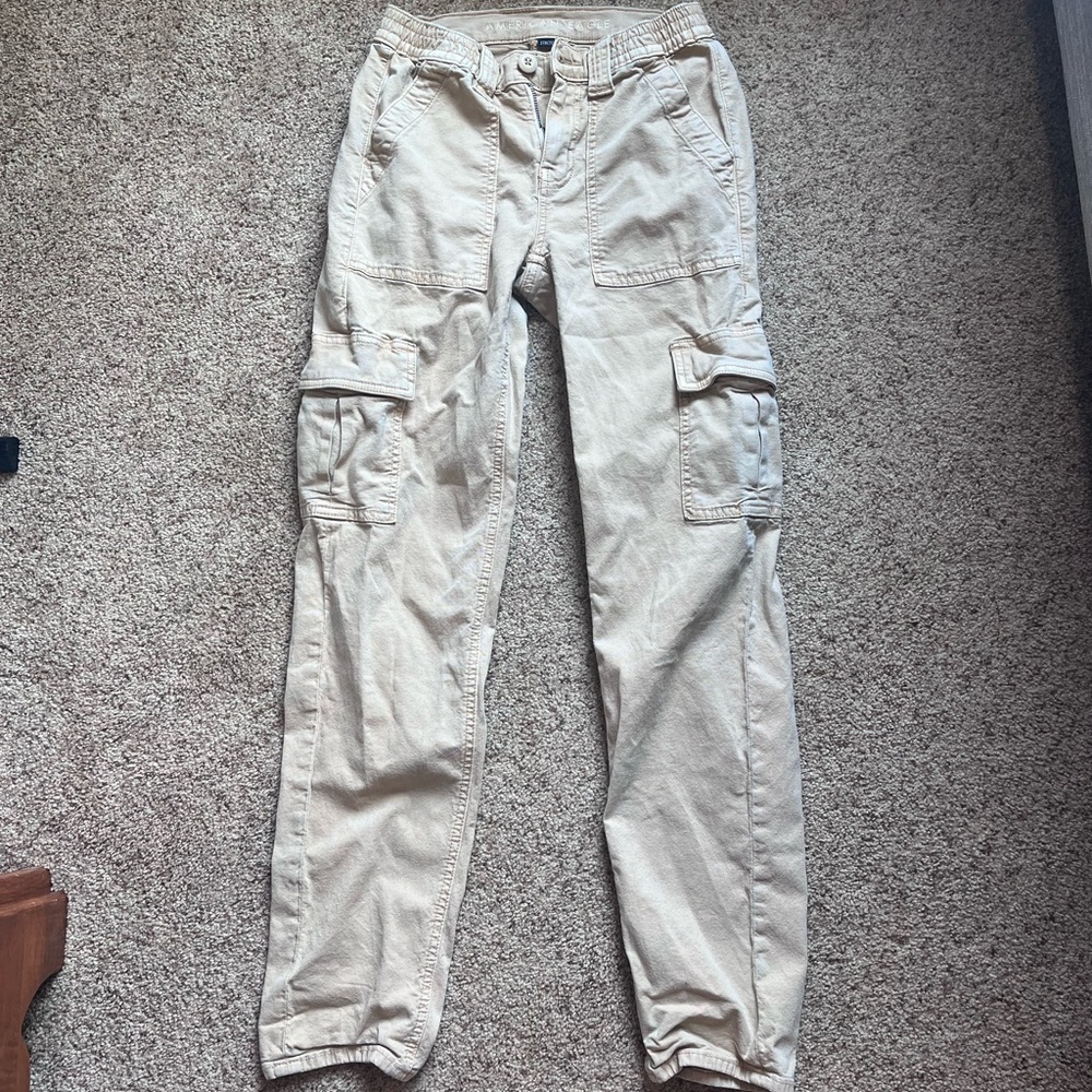 Stretchy American eagle cargo pants, cream colored (00)!!!